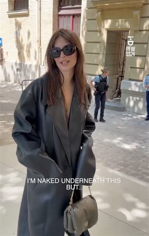 emily ratajkowski nacktfotos|Emily Ratajkowski Embraces Nudity! See Her Most Iconic。